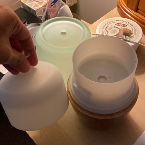 Ellia glass top humidifier barely used - Picture 5 of 6